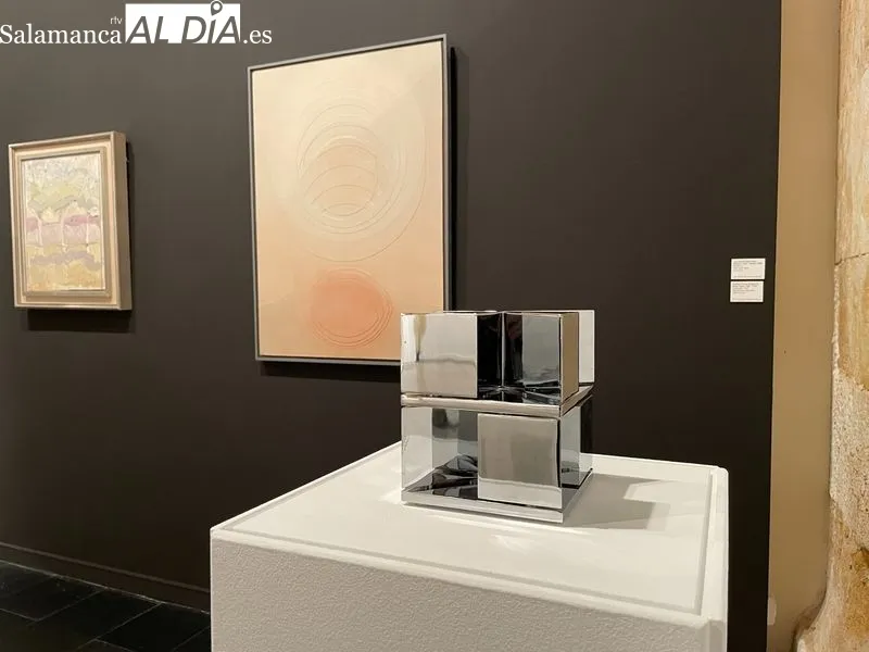 Muestra “Un legado de amistad”, un homenaje a artistas vinculados a Venancio Blanco, en la Sala de Exposiciones de Santo Domingo. Foto de Miguel González