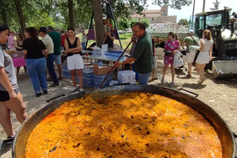 Foto 6 - Mil raciones de paella y no poca diversi&oacute;n para decir adi&oacute;s a las fiestas patronales en Santiago de la Puebla