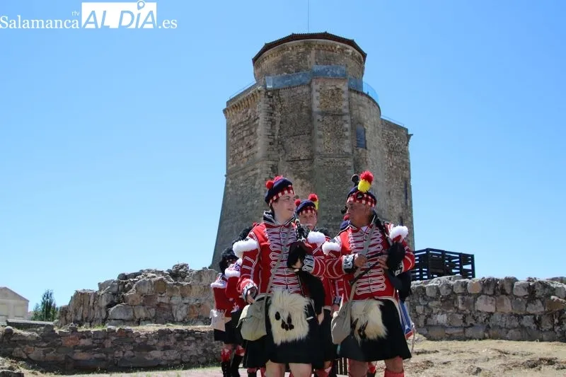 Foto 11 - Alba de Tormes conmemora con un desfile la Batalla de Arapiles