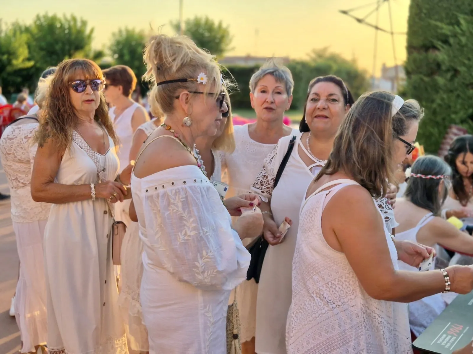 Foto 5 - Cerca de un centenar de mujeres participan en la segunda 'Noche en Blanco' de la asociaci&oacute;n Me Permito