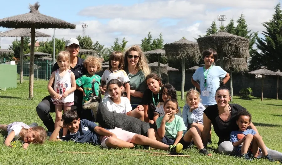 Foto 6 - Una veintena de ni&ntilde;@s participa en el novedoso Campamento Urbano de Fuentes de O&ntilde;oro