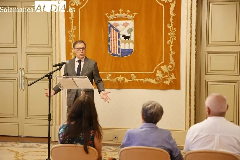 Presentación en el Ayuntamiento del acuerdo con Cáritas Salamanca. Foto de David Sañudo
