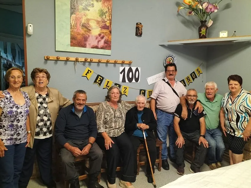 Foto 2 - Magdalena Rubio celebra su centenario en compa&ntilde;&iacute;a de su familia