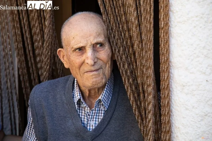 Foto 2 - Isaac Becerro, el vecino m&aacute;s longevo de Cilleros de la Bastida; Bel&eacute;n Becerro, su hija, la m&aacute;s joven