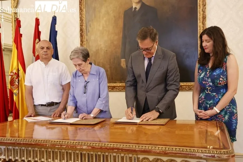 Presentación en el Ayuntamiento del acuerdo con Cáritas Salamanca. Foto de David Sañudo