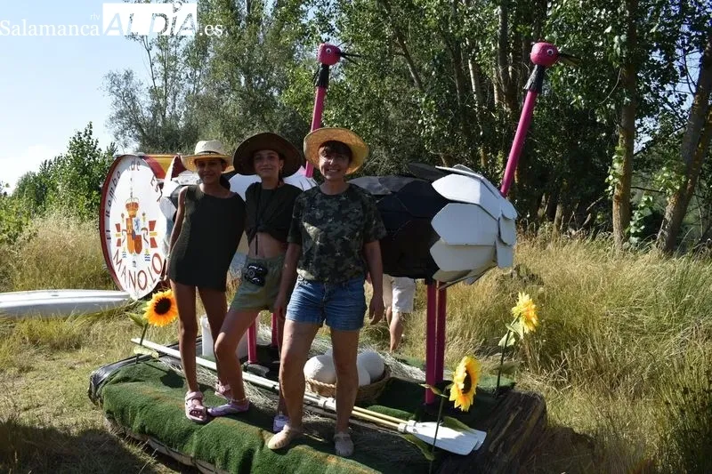 Foto 11 - Encinas de Arriba derrocha imaginaci&oacute;n y destreza en el descenso del Tormes con barcas