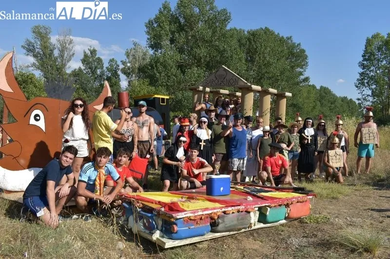 Foto 10 - Encinas de Arriba derrocha imaginaci&oacute;n y destreza en el descenso del Tormes con barcas