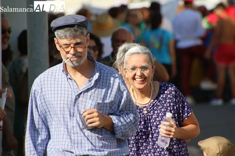 Colorido, musical y deslumbrante fin de fiestas en Galinduste | Imagen 1