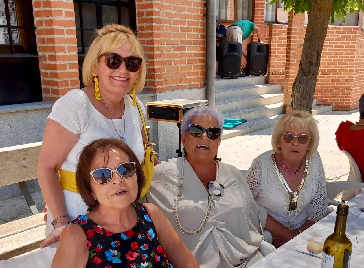 Foto 6 - Gran participaci&oacute;n y ambiente en la fiesta de la Asociaci&oacute;n de Mayores Torres Villarroel de Macotera