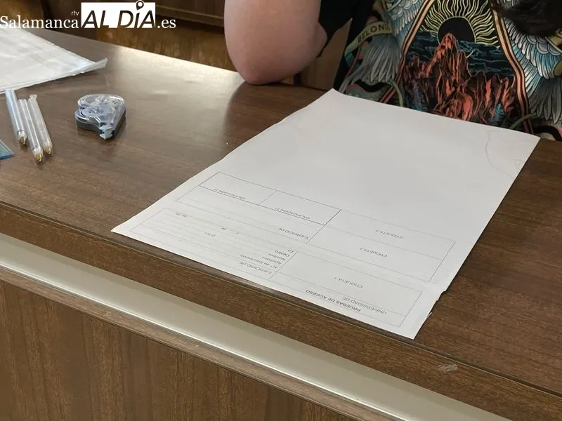 Preparativos del primer examen de la convocatoria de julio de la EBAU en la Facultad de Ciencias. Foto de Miguel González