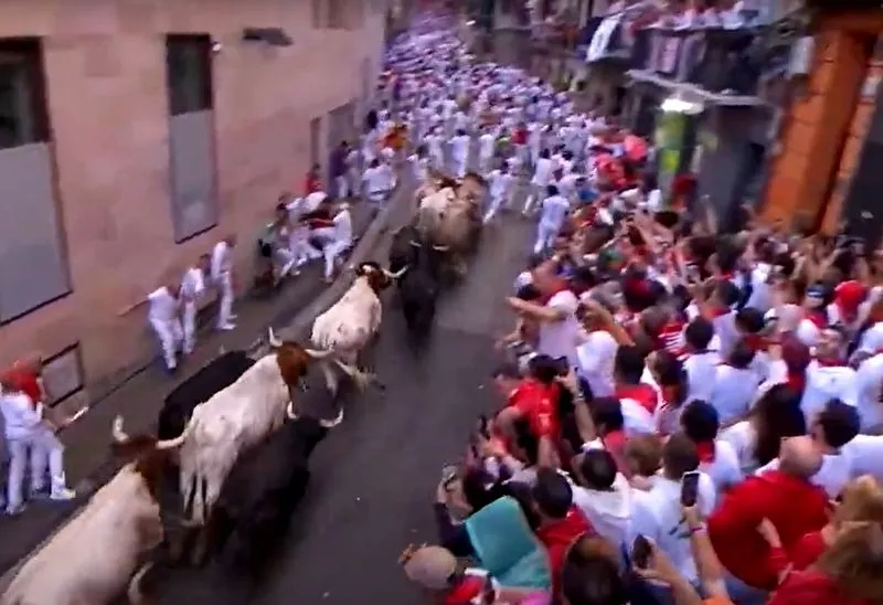 Imagen de RTVE del sexto encierro de San Fermín 2024