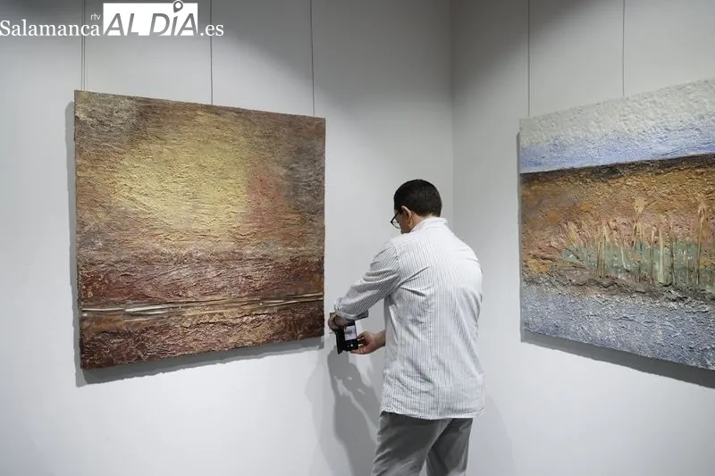 Exposición 'Sueños en el tiempo' del pintor Javier Castilla en el Casino de Salamanca. Foto de David Sañudo