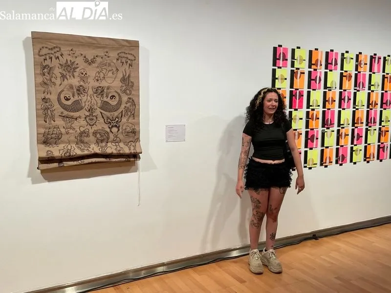 La exposición en el DA2 supone una recopilación de obras de estudiantes, pero también de jóvenes artistas, por tanto, en diferentes formatos. Foto de Miguel González