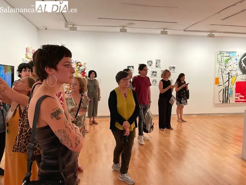 La exposición en el DA2 supone una recopilación de obras de estudiantes, pero también de jóvenes artistas, por tanto, en diferentes formatos. Foto de Miguel González
