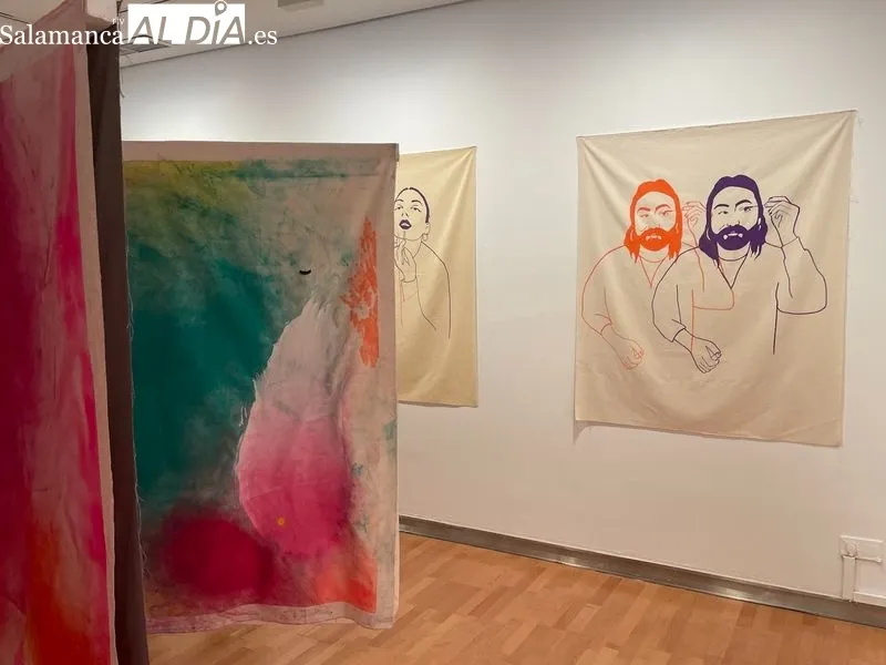 La exposición en el DA2 supone una recopilación de obras de estudiantes, pero también de jóvenes artistas, por tanto, en diferentes formatos. Foto de Miguel González