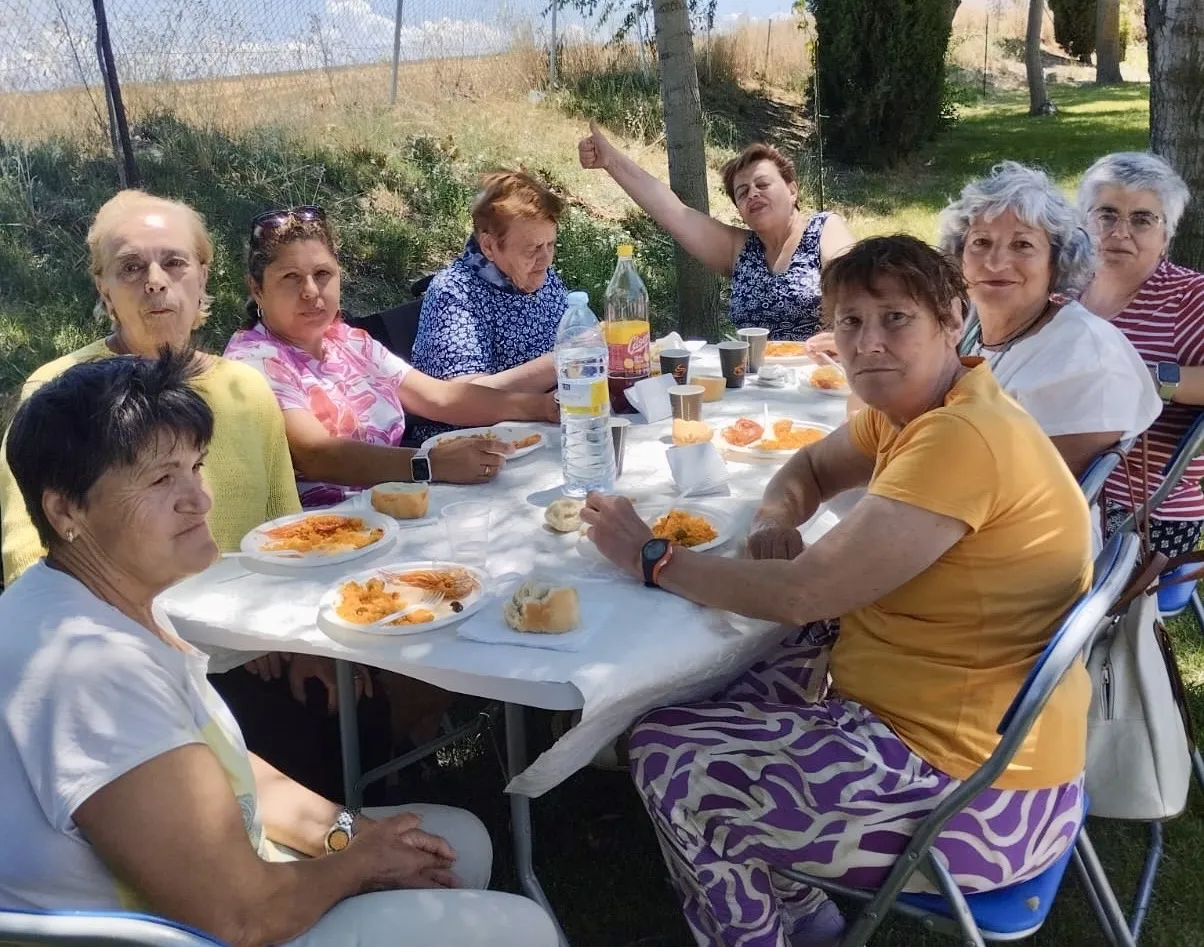 Foto 4 - Las mujeres de B&oacute;veda se ponen &lsquo;manos a la obra&rsquo; para recuperar la tradici&oacute;n de crear el autentico jab&oacute;n de la abuela