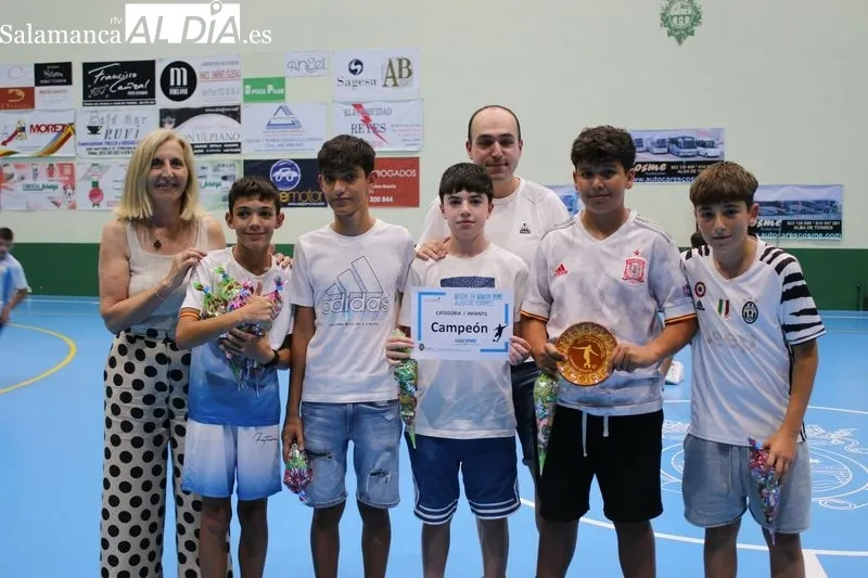 Foto 4 - &lsquo;Los Titos y Chaques&rsquo; se imponen a Robliza de Cojos en la final del torneo de f&uacute;tbol sala 