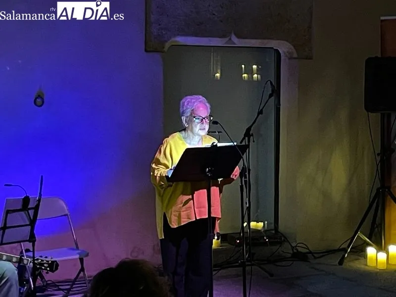 Foto 13 - El Recital Candil Luminoso de Poes&iacute;a deja su magia en la Torre de Anaya