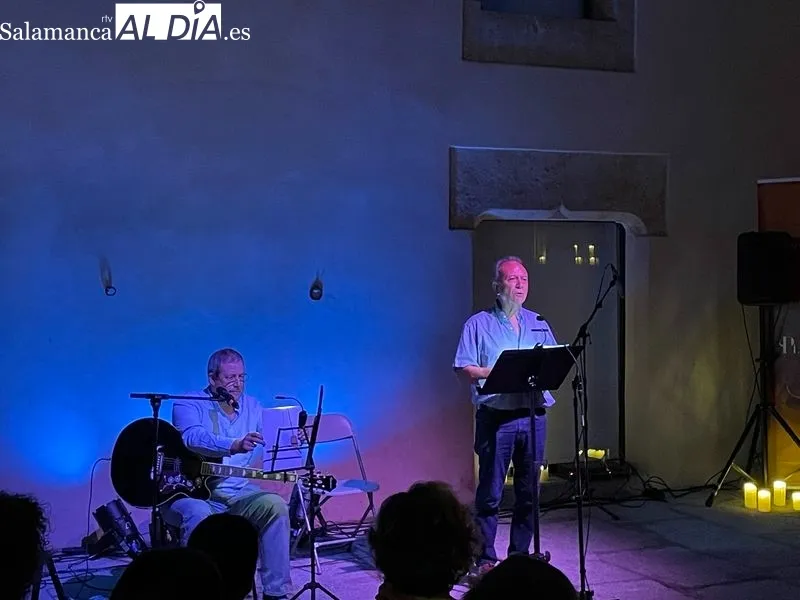 Foto 11 - El Recital Candil Luminoso de Poes&iacute;a deja su magia en la Torre de Anaya