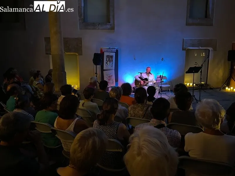 Foto 9 - El Recital Candil Luminoso de Poes&iacute;a deja su magia en la Torre de Anaya