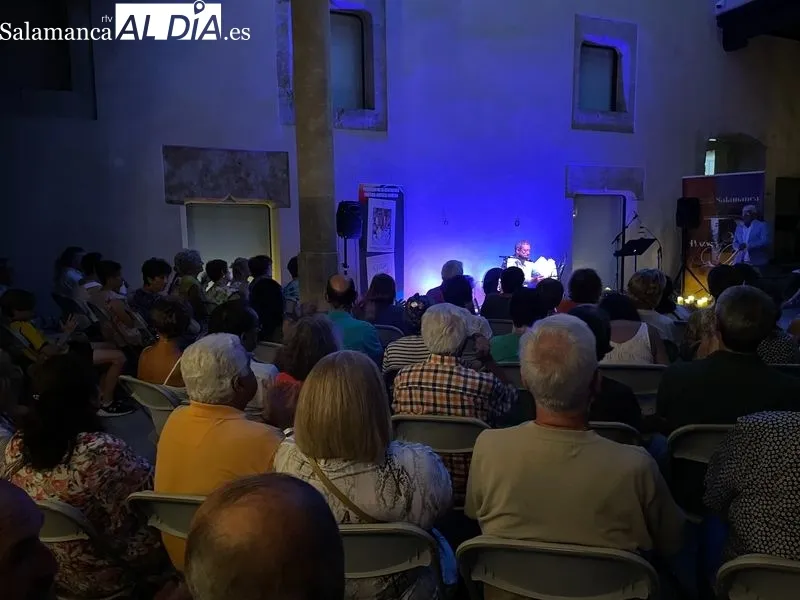 Foto 8 - El Recital Candil Luminoso de Poes&iacute;a deja su magia en la Torre de Anaya
