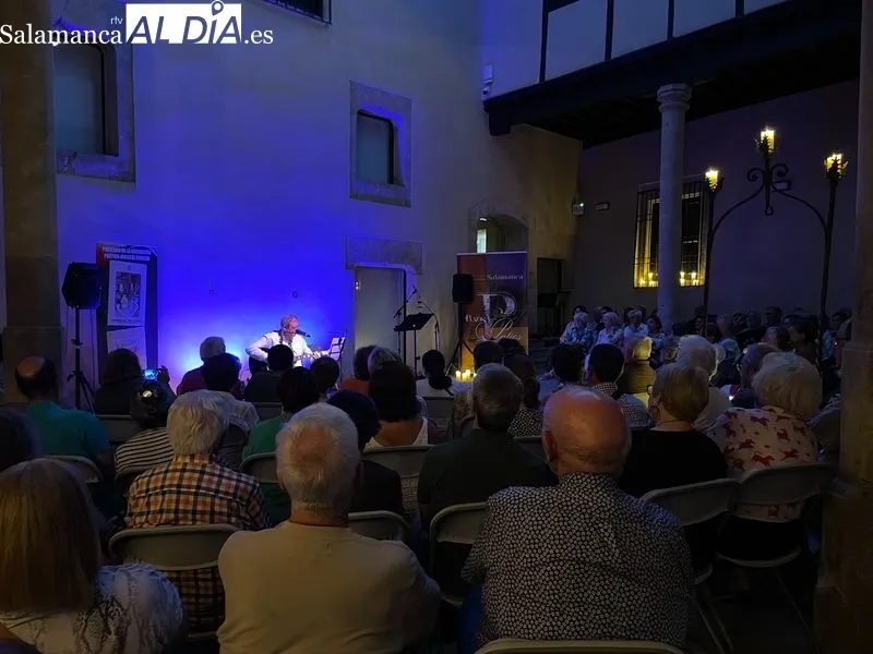 Foto 7 - El Recital Candil Luminoso de Poes&iacute;a deja su magia en la Torre de Anaya
