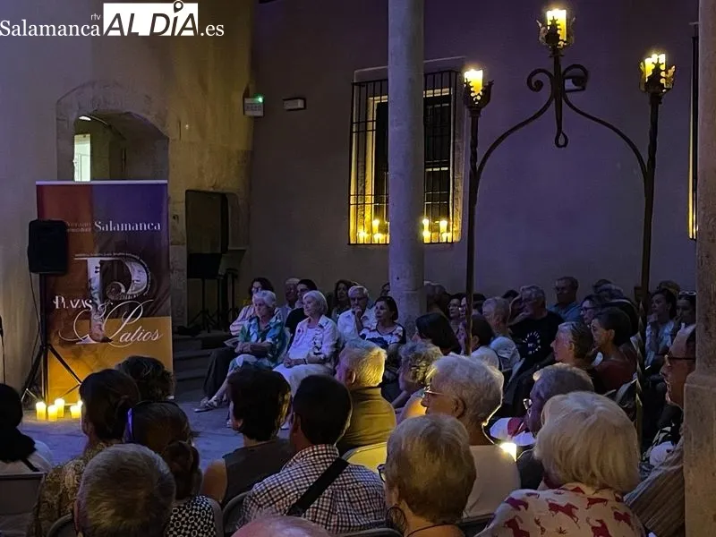 Foto 6 - El Recital Candil Luminoso de Poes&iacute;a deja su magia en la Torre de Anaya