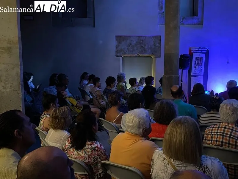 Foto 5 - El Recital Candil Luminoso de Poes&iacute;a deja su magia en la Torre de Anaya
