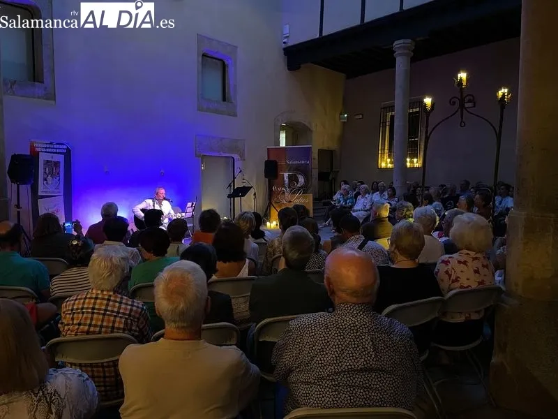 Foto 4 - El Recital Candil Luminoso de Poes&iacute;a deja su magia en la Torre de Anaya