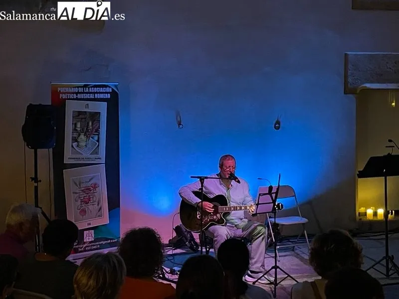 Foto 2 - El Recital Candil Luminoso de Poes&iacute;a deja su magia en la Torre de Anaya