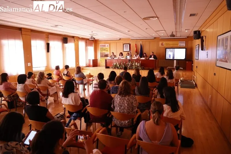 Presentación en el CRMF de Salamanca del libro ‘Inclusión y cultura: Guía de comunicación y trato inclusivo en archivos, bibliotecas y museos’. Foto de David Sañudo