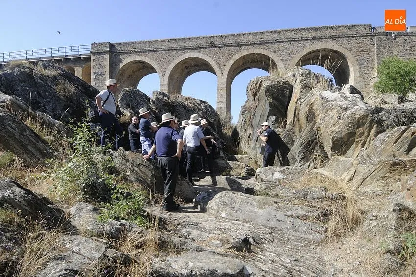 Foto 2 - Los obispos y vicarios de Iglesia en Castilla se adentran en el Yacimiento de Siega Verde