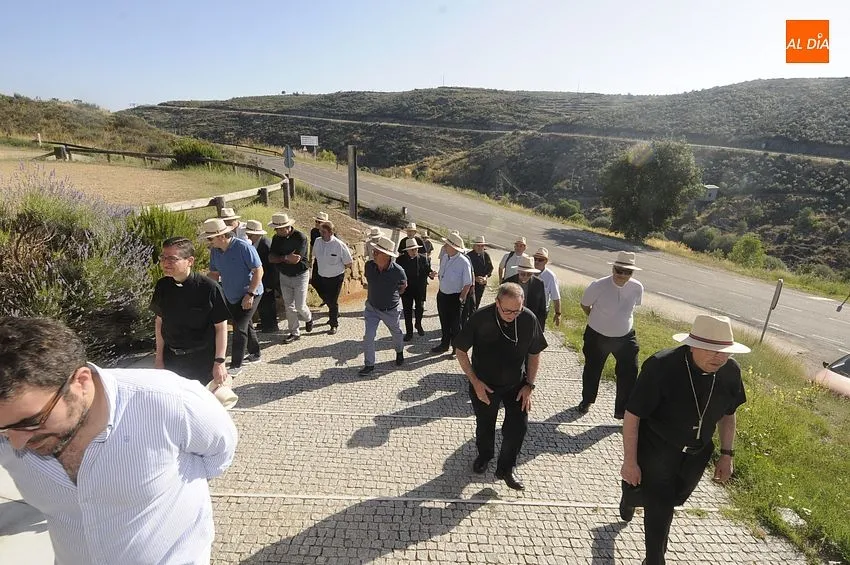 Foto 9 - Los obispos y vicarios de Iglesia en Castilla se adentran en el Yacimiento de Siega Verde