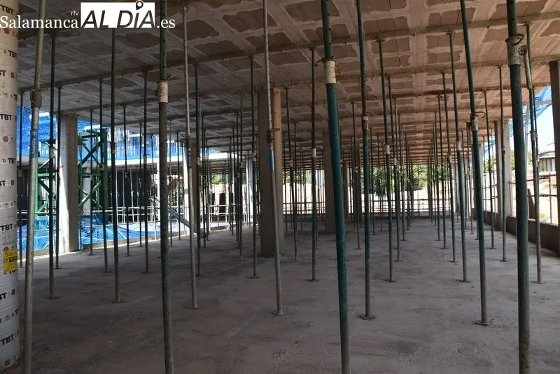 El consejero de Sanidad, Alejandro Vázquez Ramos, visitaba este martes las obras del nuevo edificio de Consultas Externas del Hospital Universitario de Salamanca. Foto de Vanesa Martins
