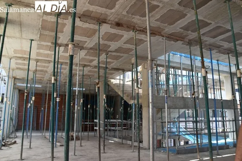 El consejero de Sanidad, Alejandro Vázquez Ramos, visitaba este martes las obras del nuevo edificio de Consultas Externas del Hospital Universitario de Salamanca. Foto de Vanesa Martins