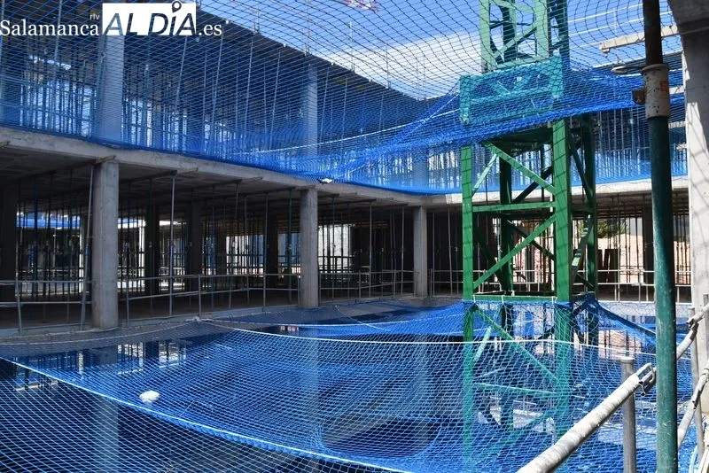 El consejero de Sanidad, Alejandro Vázquez Ramos, visitaba este martes las obras del nuevo edificio de Consultas Externas del Hospital Universitario de Salamanca. Foto de Vanesa Martins
