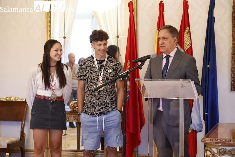 Recepción en el Ayuntamiento de Salamanca a los piragüistas Yaiza Sánchez y Pedro Gómez. Foto de David Sañudo