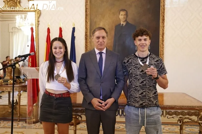 Recepción en el Ayuntamiento de Salamanca a los piragüistas Yaiza Sánchez y Pedro Gómez. Foto de David Sañudo