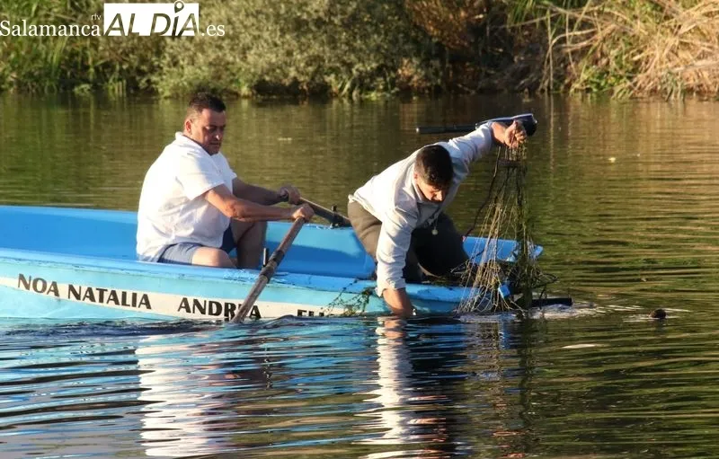 Foto 18 - Procesi&oacute;n de la Virgen del Carmen por las aguas del r&iacute;o Tormes