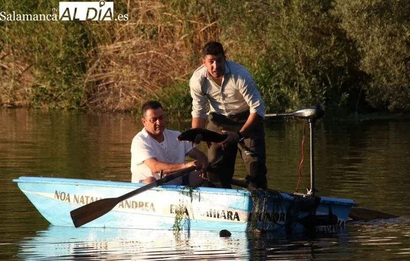 Foto 16 - Procesi&oacute;n de la Virgen del Carmen por las aguas del r&iacute;o Tormes