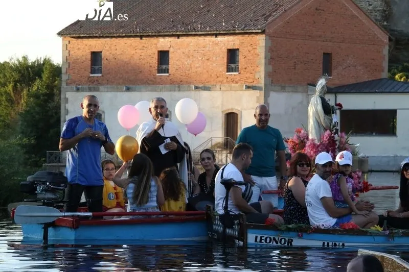 Foto 11 - Procesi&oacute;n de la Virgen del Carmen por las aguas del r&iacute;o Tormes