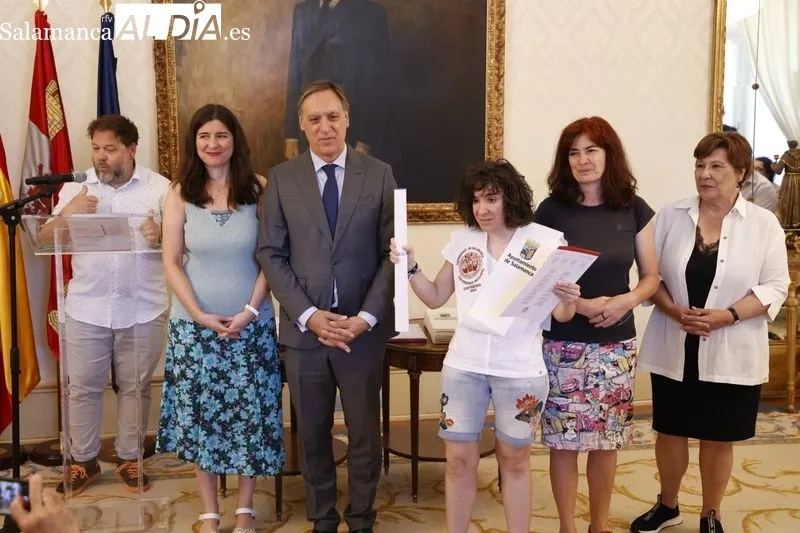 Recepción en el Ayuntamiento a los once alumnos del programa ‘UniverUSAL: la Universidad Inclusiva’. Foto de David Sañudo