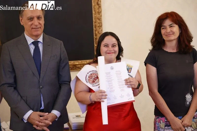 Recepción en el Ayuntamiento a los once alumnos del programa ‘UniverUSAL: la Universidad Inclusiva’. Foto de David Sañudo