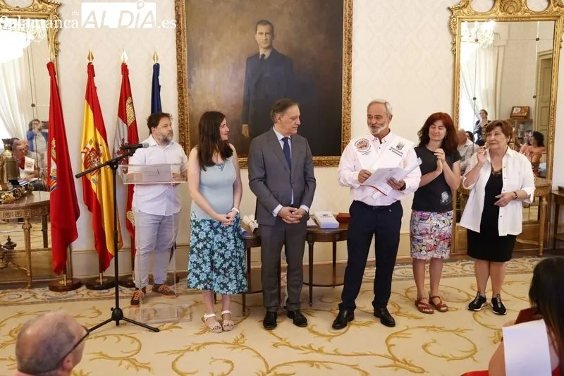 Recepción en el Ayuntamiento a los once alumnos del programa ‘UniverUSAL: la Universidad Inclusiva’. Foto de David Sañudo
