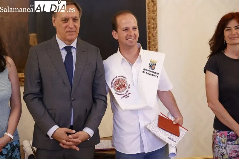 Recepción en el Ayuntamiento a los once alumnos del programa ‘UniverUSAL: la Universidad Inclusiva’. Foto de David Sañudo