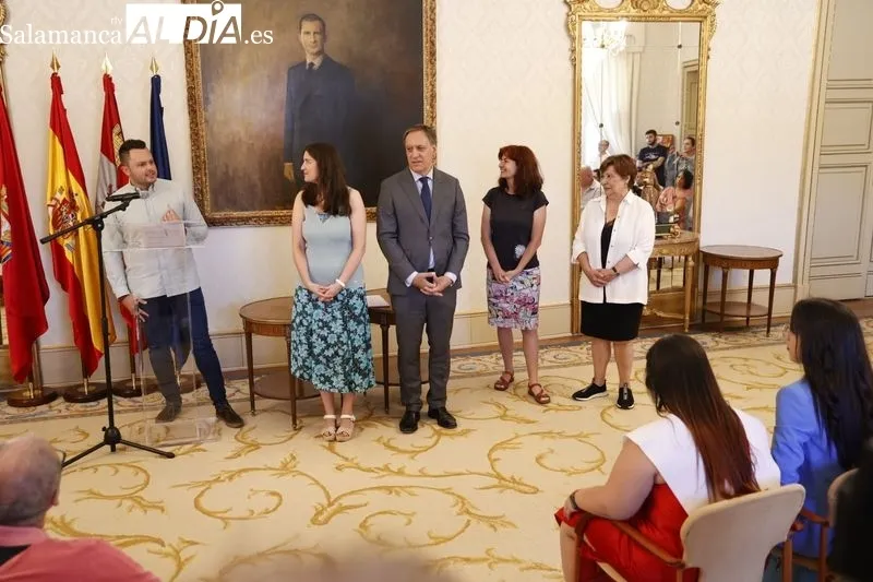 Recepción en el Ayuntamiento a los once alumnos del programa ‘UniverUSAL: la Universidad Inclusiva’. Foto de David Sañudo