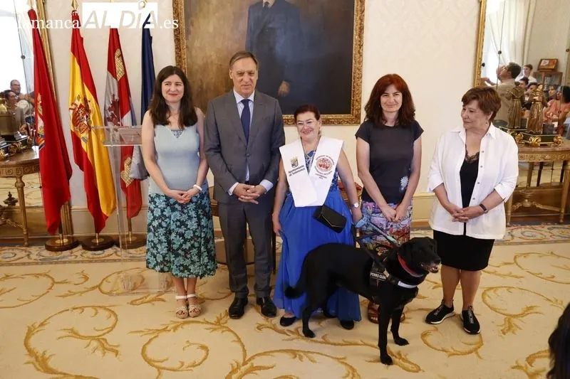 Recepción en el Ayuntamiento a los once alumnos del programa ‘UniverUSAL: la Universidad Inclusiva’. Foto de David Sañudo