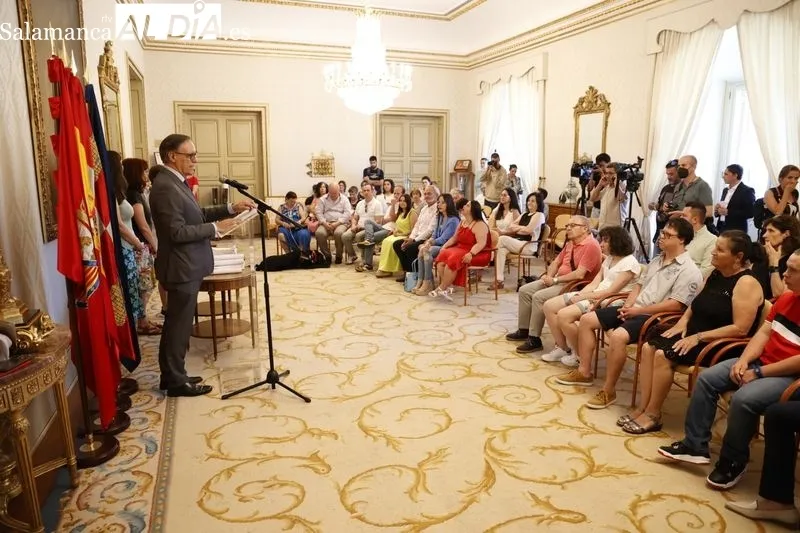 Recepción en el Ayuntamiento a los once alumnos del programa ‘UniverUSAL: la Universidad Inclusiva’. Foto de David Sañudo