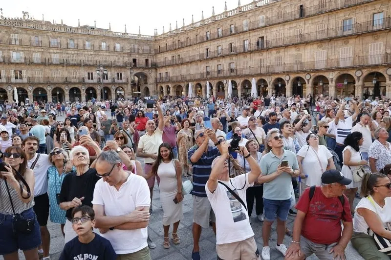 La Mariseca ya luce en la Plaza Mayor | FOTOS: David Sañudo