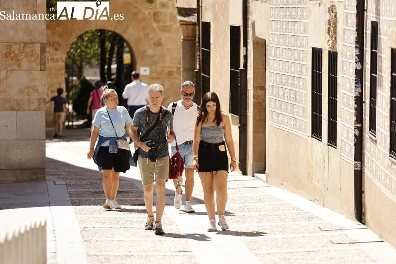 Los turistas llenan el centro de Salamanca | FOTOS: David Sañudo